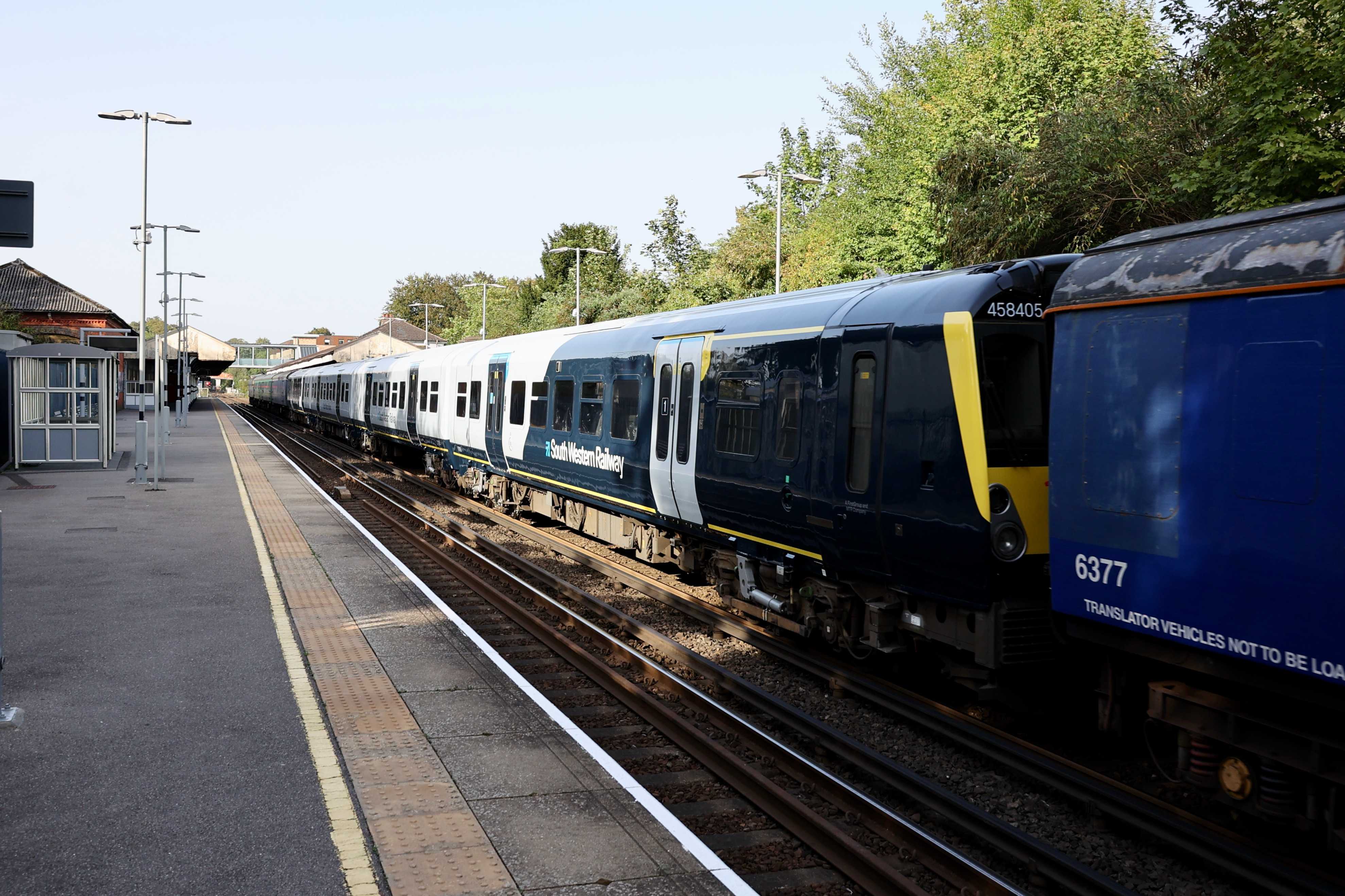 458405's leading cab