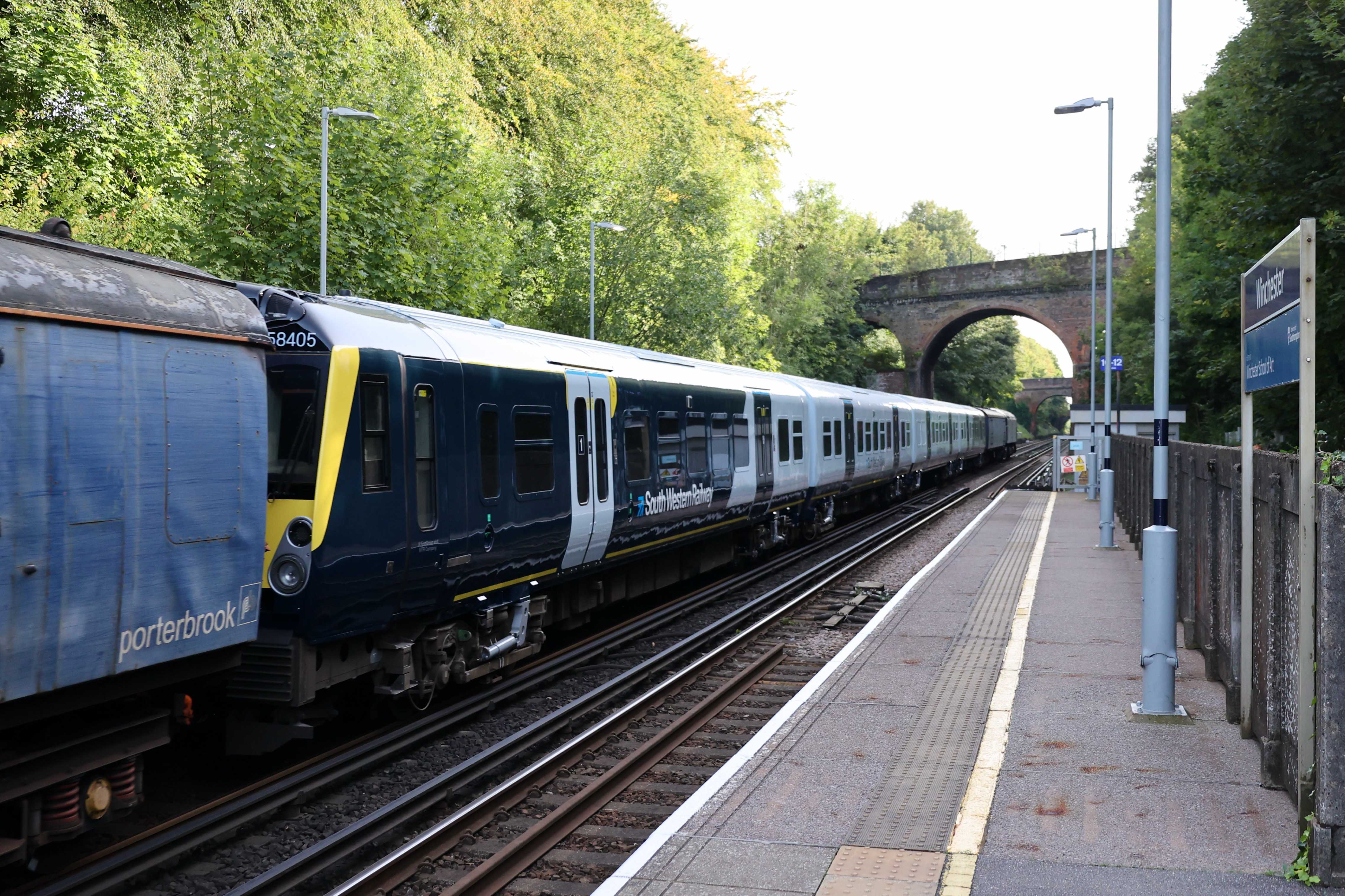 458405's trailing cab