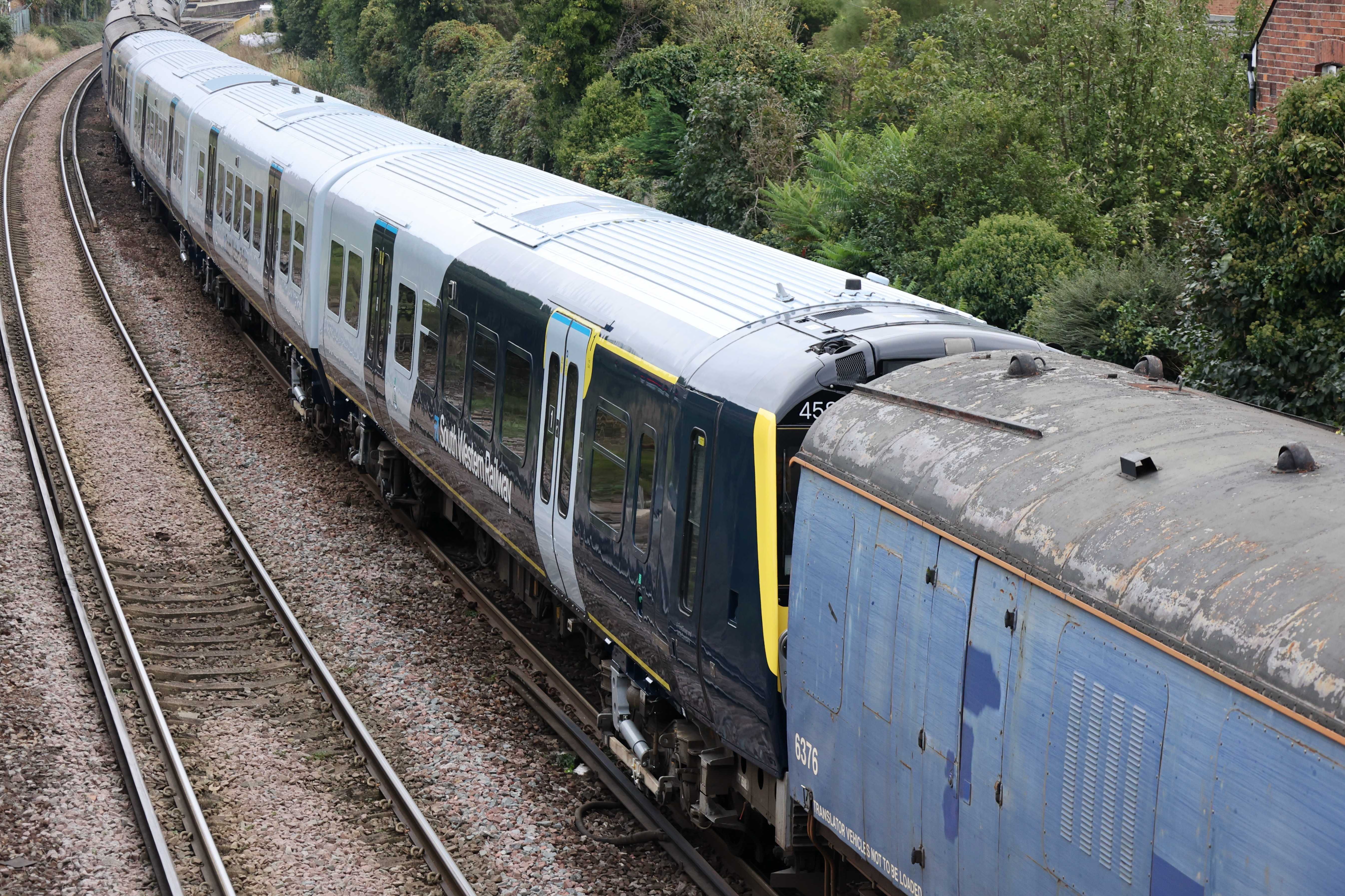 458425's leading cab